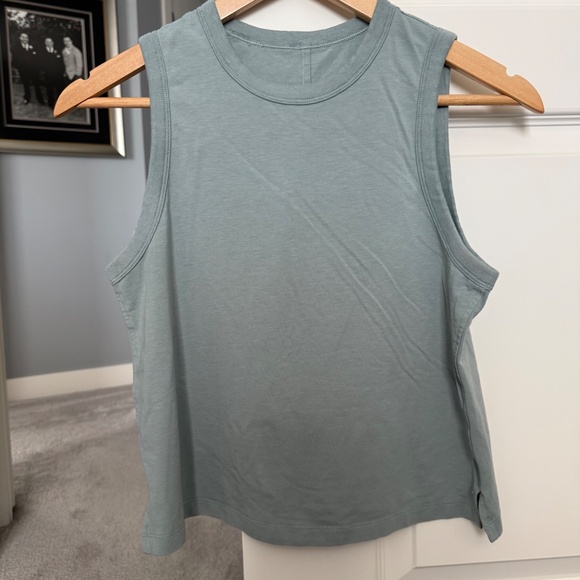 Lululemon classic fit cotton-blend tank top - Picture 2 of 4